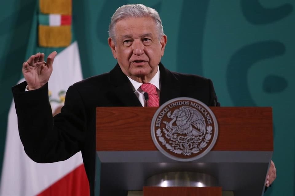 Andrés Manuel López Obrador en conferencia.