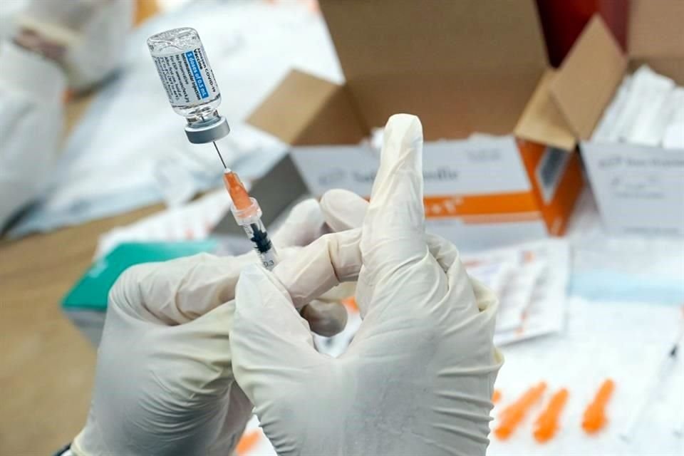 Corte reservó hasta 2025 los datos sobre las condiciones de contratación y comprobantes de pago para vacunas Pfizer, AstraZeneca y Cansino.