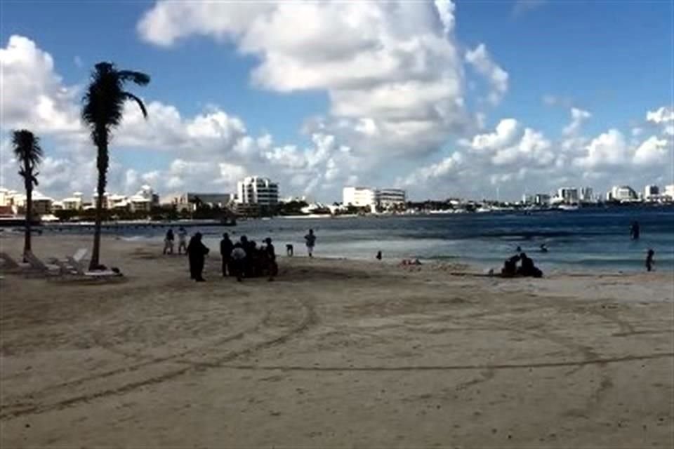 Los atacantes, a bordo de motos acuáticas, realizaron al menos 20 disparos en zona hotelera de Cancún.