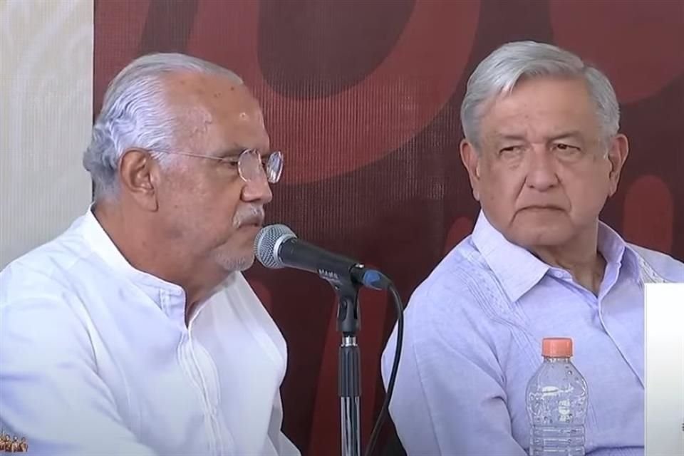 El Gobernador de Nayarit, Miguel Ángel Navarro, urgió apoyos al Presidente Andrés Manuel López Obrador para saldar las deudas estatales.