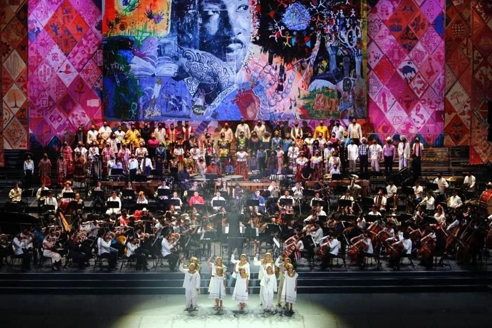Casi 2 mil niñas, niños y jóvenes participaron en el espectáculo multidisciplinario en el Auditorio Nacional.