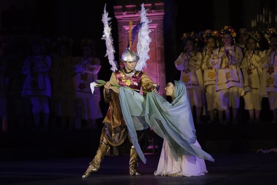 El emblemático Castillo de Chapultepec recibe a 'Navidades', espectáculo del Ballet Folklórico de México de Amalia Hernández.