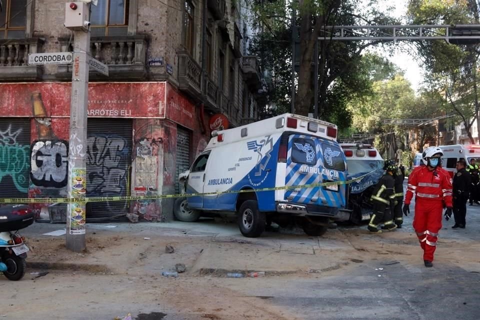 El choque entre dos ambulancias privadas dej seis paramdicos lesionados, en el cruce de Quertaro y Crdoba, en la Colonia Roma.