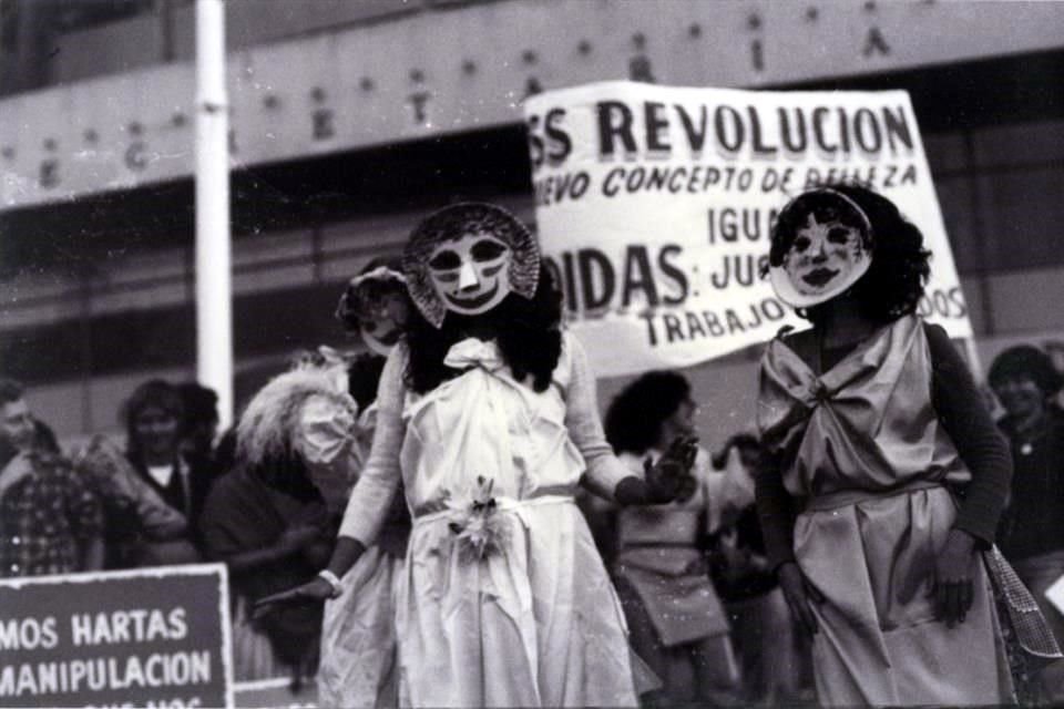 'Parodia al concurso de belleza (1978)', del Archivo Ana Victoria Jiménez de la Universidad Iberoamericana que se exhibe en el marco de 'Indicios de una revuelta artística feminista'.