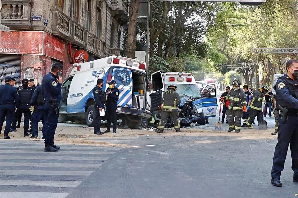 Las ambulancias sin equipo o con personal sin conocimientos en urgencias médicas se han vuelto un riesgo que puede derivar en choques como el ocurrido el lunes en la Roma.
