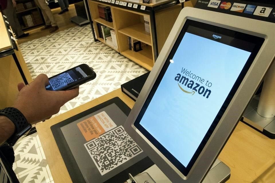 Amazon está revelando una nueva tecnología que permite a sus clientes pagar con la palma de su mano.