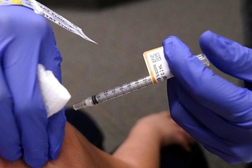 Pfizer probará tres dosis de su vacuna contra el coronavirus en bebés y niños menores de 5 años, en lugar de las dos dosis usuales.