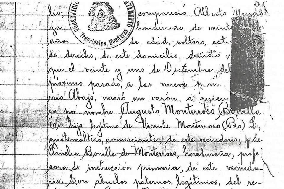 Víctor Manuel Ramos halló una copia de su acta en el Registro Civil de Tegucigalpa.