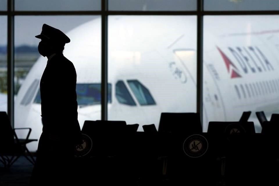 United Airlines y Delta Air Lines han suspendido decenas de vuelos en el día de Nochebuena.