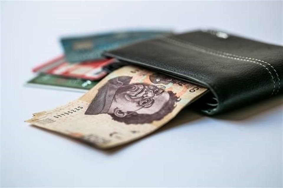 Según la ENIF, a 44.5%  de la población adulta le sobra dinero al final del mes algunas veces.
