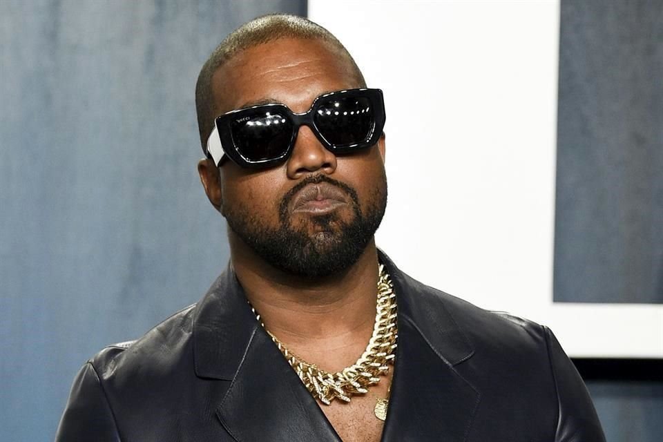 El rapero Kanye West sumará al director creativo de Balenciaga para una colección de la marca Gap, con quien ya sostiene una fusión.