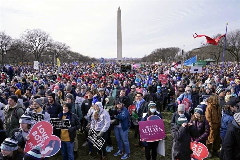 Personas participan en una marcha contra el aborto en Washington, D.C.