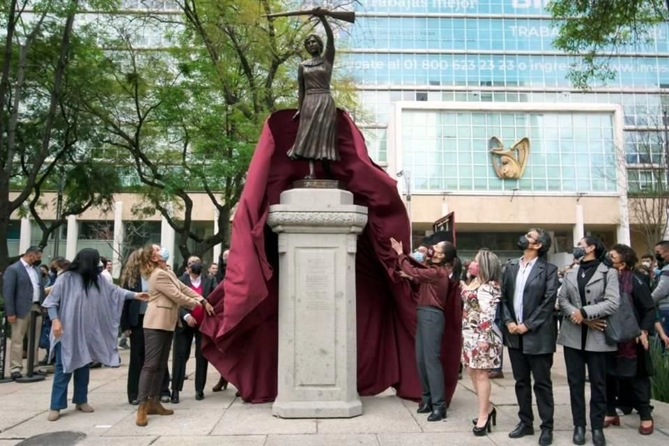 La Jefa de Gobierno develó cuatro estatuas de mujeres heroínas de la historia mexicana, en Paseo de la Reforma.