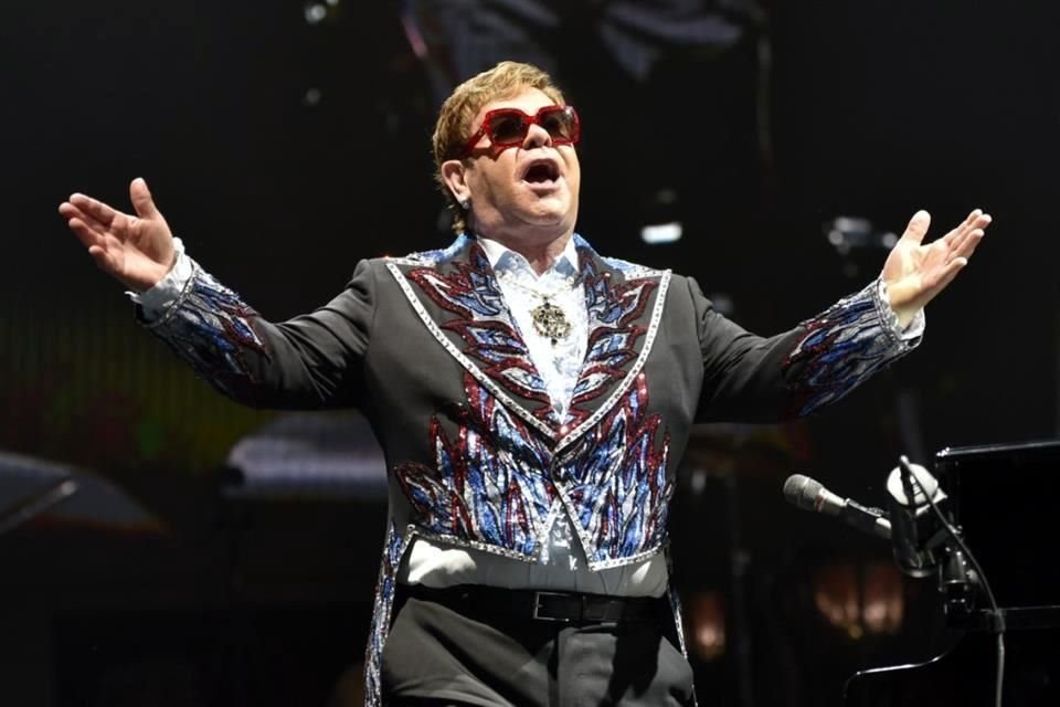 Elton John da positivo a Covid 19; asegura cuenta con dos vacunas.
