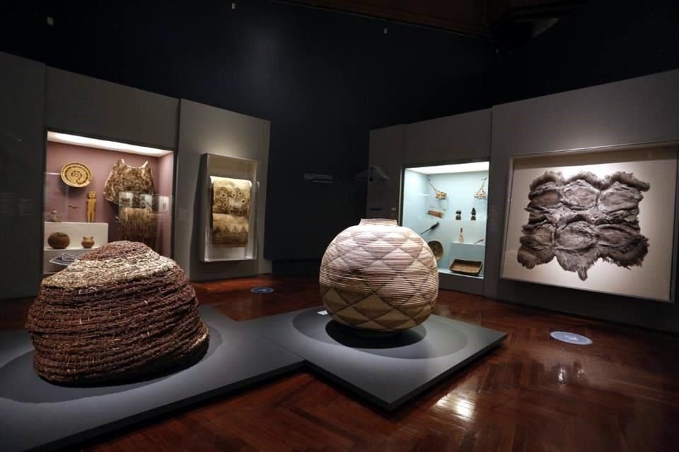 La exposición reúne en la Sala Nacional del Palacio de Bellas Artes más de 500 piezas de 59 acervos públicos y privados.