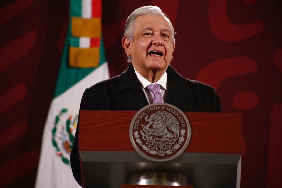 Andrés Manuel López Obrador en conferencia.