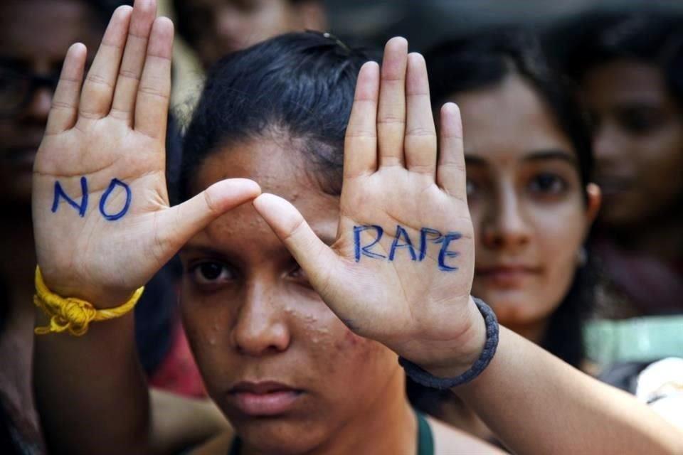 Numerosos crímenes de violencia sexual contra mujeres se cometen en India, lo que ha desatado una constante ola de indignación y repudio.