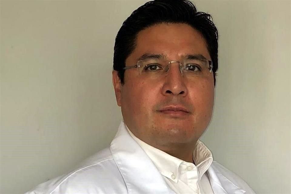 El infectólogo Marco Isaac Banda Lara resalta la importancia de que los pacientes no abandonen el tratamiento.