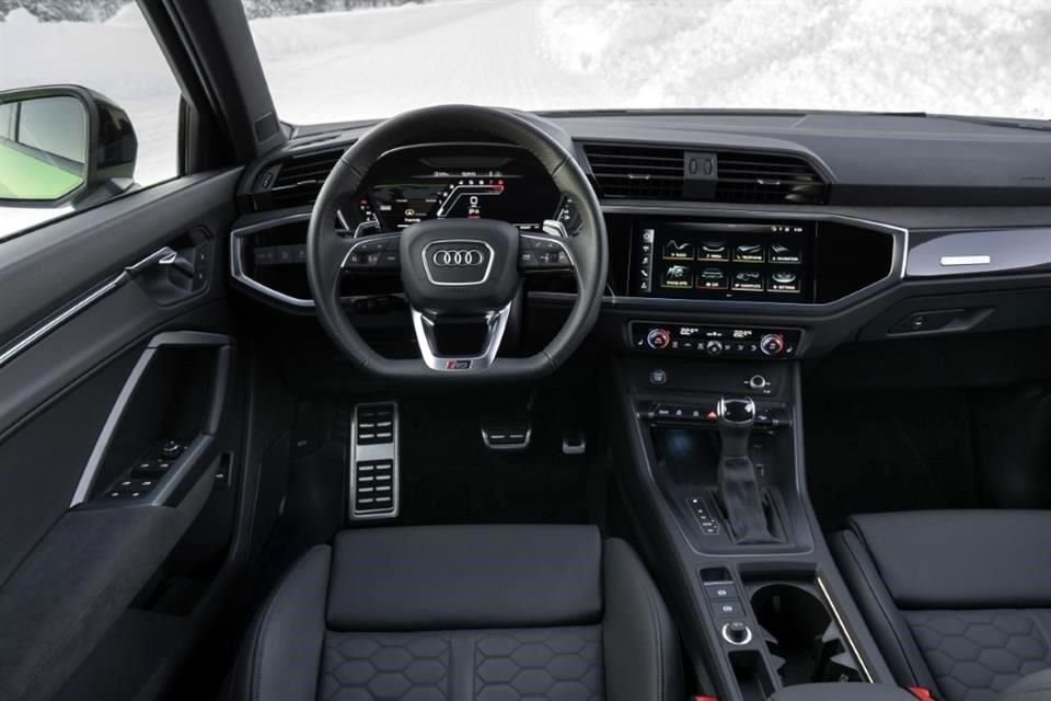 Destaca el ya conocido Audi Virtual Cockpit de 12.3 pulgadas, en el cuadro de instrumentos, una pantalla central de 10.1 pulgadas con Apple Carplay y Android auto.