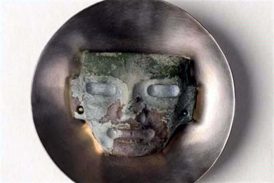 El 9 de febrero fue la segunda puja de 2022 con piezas de México, entre ellas este dije provisto de una máscara teotihuacana vendido en más de 9 mil pesos. Organizó De Baecque et Associés, en París. 