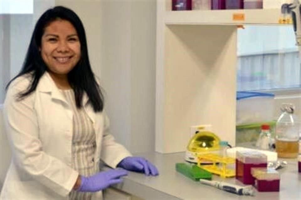 Zoila Mora, originaria de Chiquihuitlán de Benito Juárez, Oaxaca, es doctora en Ciencias en Desarrollo Regional y Tecnológico; estudia yerbas anticancerígenas.