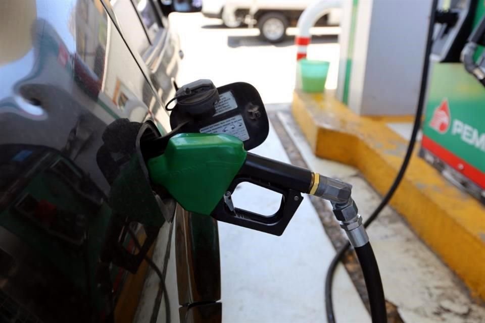 El estímulo fiscal al IEPS de diésel y gasolinas se define en función de los precios internacionales de combustibles.