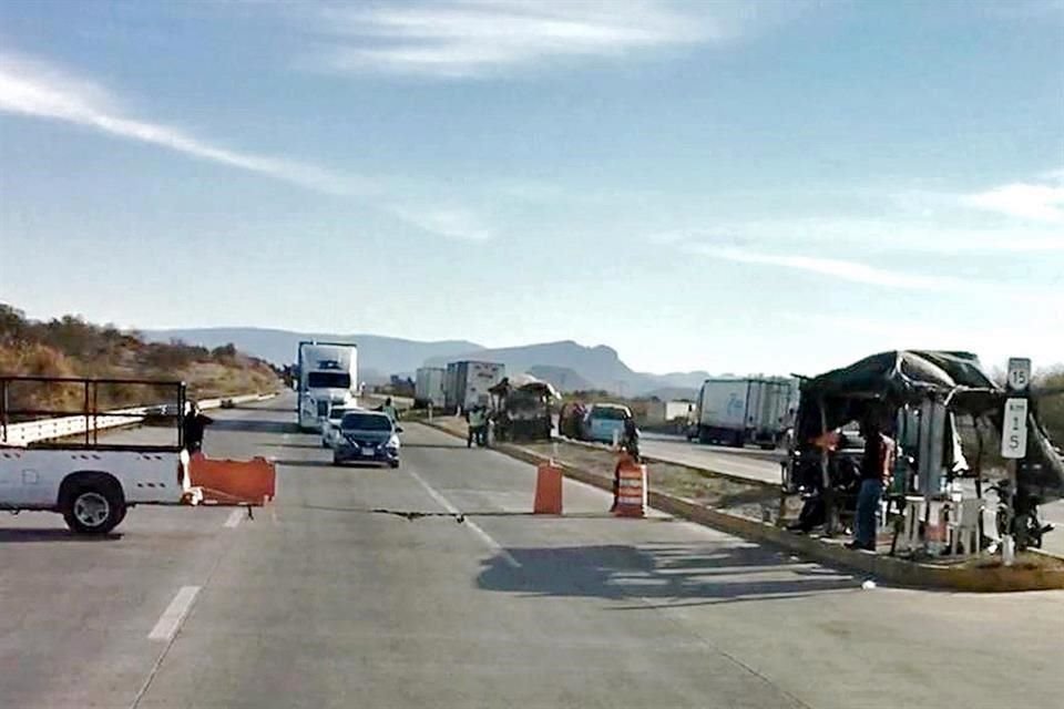 Yaquis operan una 'caseta' en la carretera federal a Nogales, Sonora: el Gobernador Alfonso Durazo señaló que esas acciones generan cuestionamientos a la etnia y terminan por afectar su imagen.