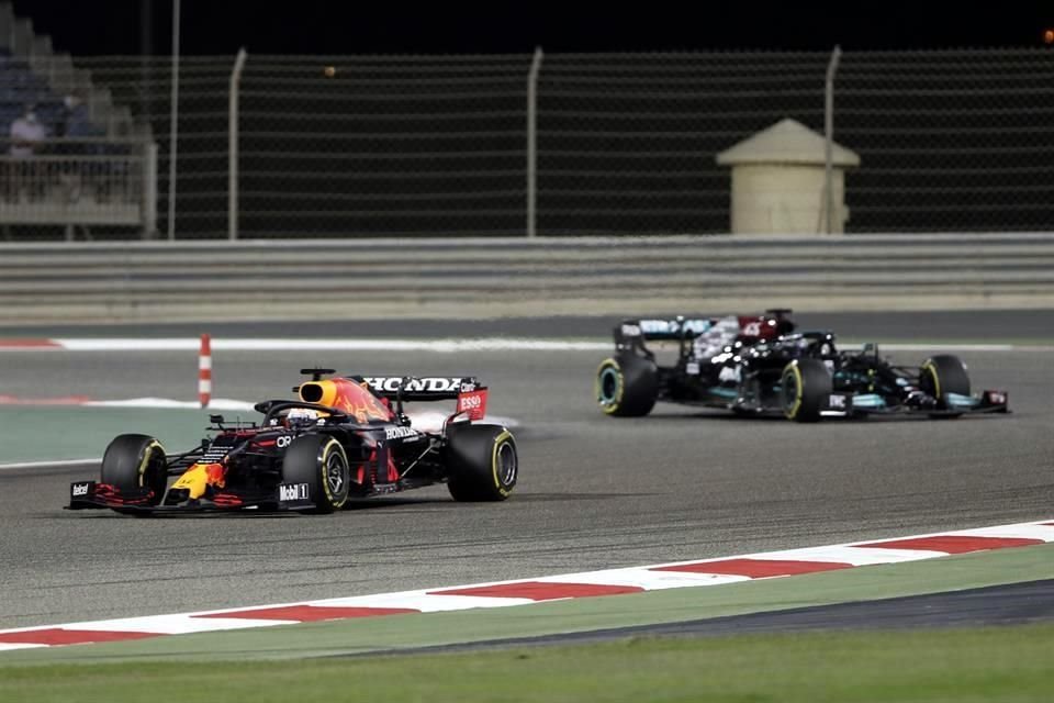 Por momentos, Max Verstappen mantuvo un interesante duelo con Lewis Hamilton.