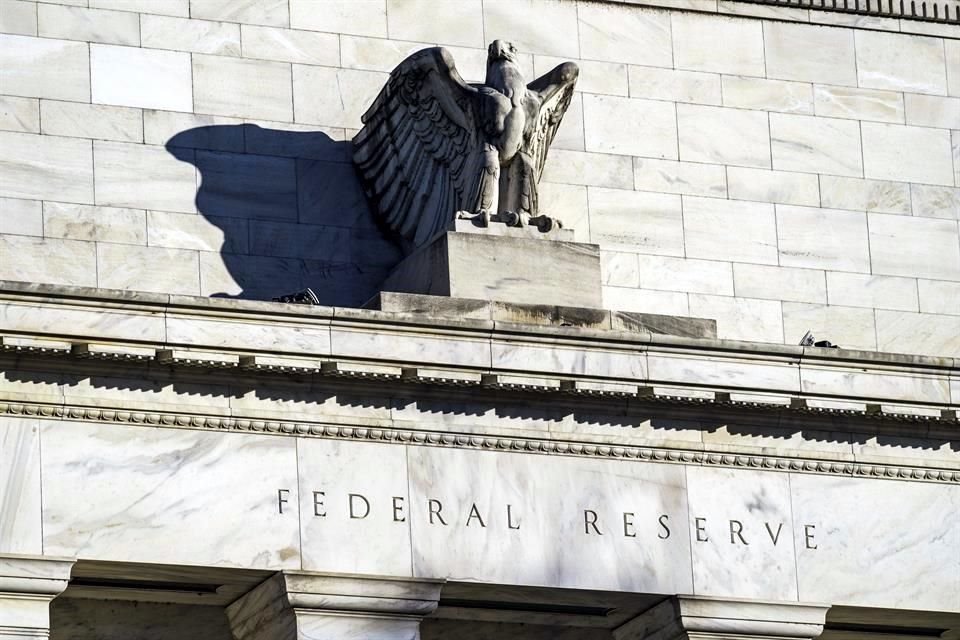 Fed vigila de cerca mercados monetarios y está preparada para hacer los ajustes necesarios.