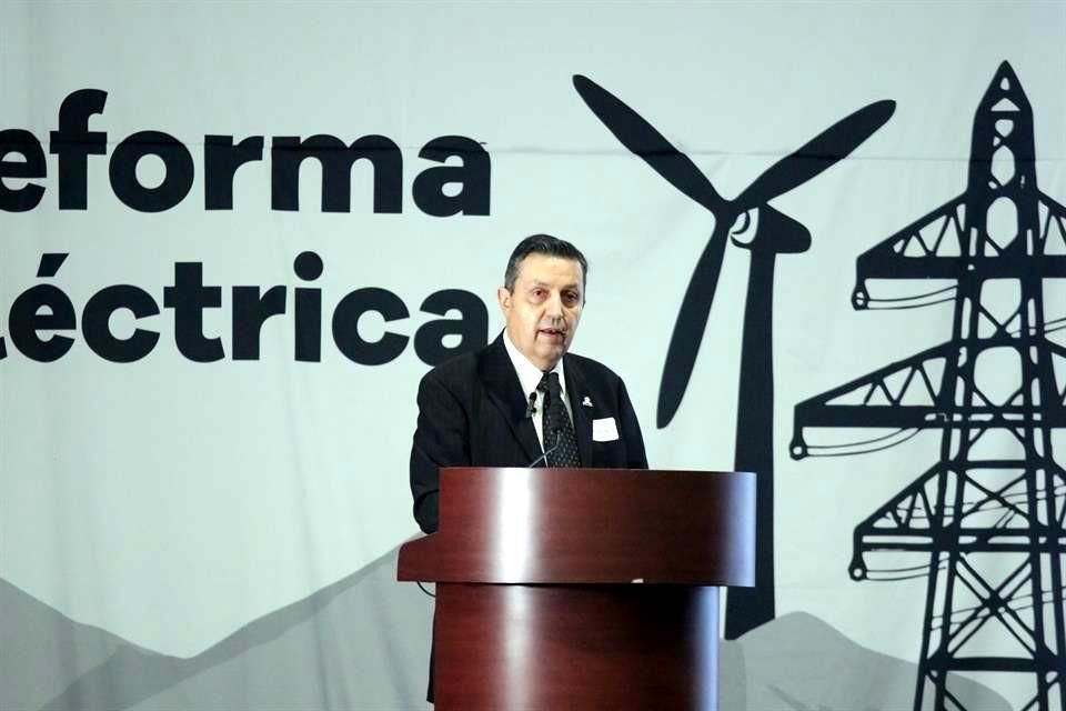 Régulo Salinas, presidente de la Comisión de Energía de Caintra, dijo que se está  exigiendo a usuarios de parques industriales invertir en subestaciones y en transmisión.