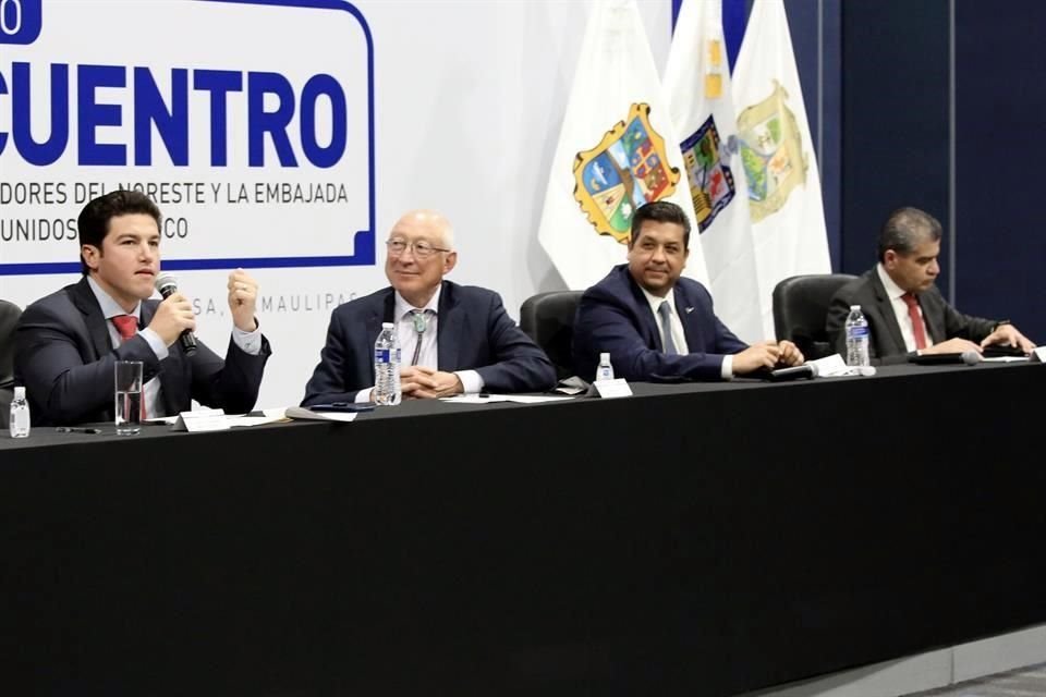 Reunión en Reynosa con el Embajador de EU, Ken Salazar (segundo de izq. a der.), y los Gobernadores Samuel García; Francisco García Cabeza de Vaca, de Tamaulipas, y Miguel Ángel Riquelme, de Coahuila.