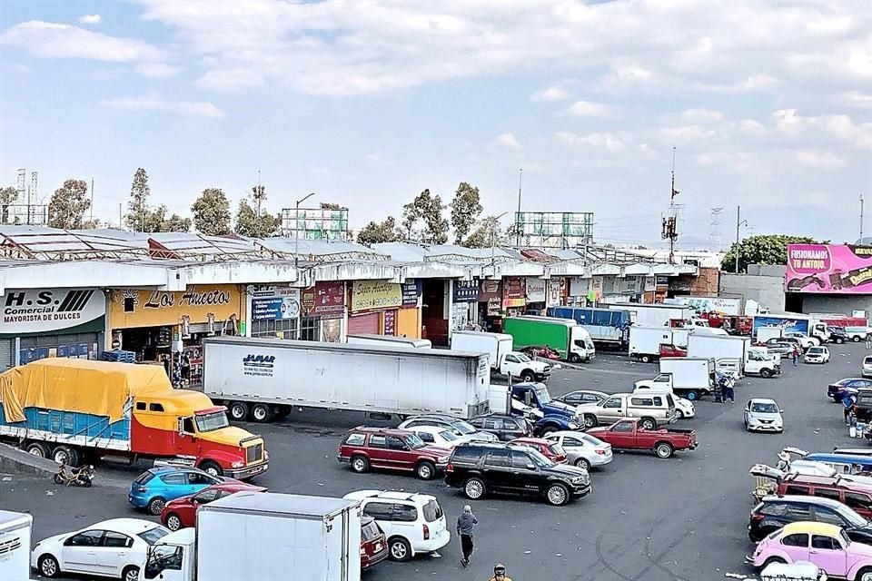 De la Central de Abastos de la CDMX parten y llegan muchos de los transportes que sufren robos y amenazas.