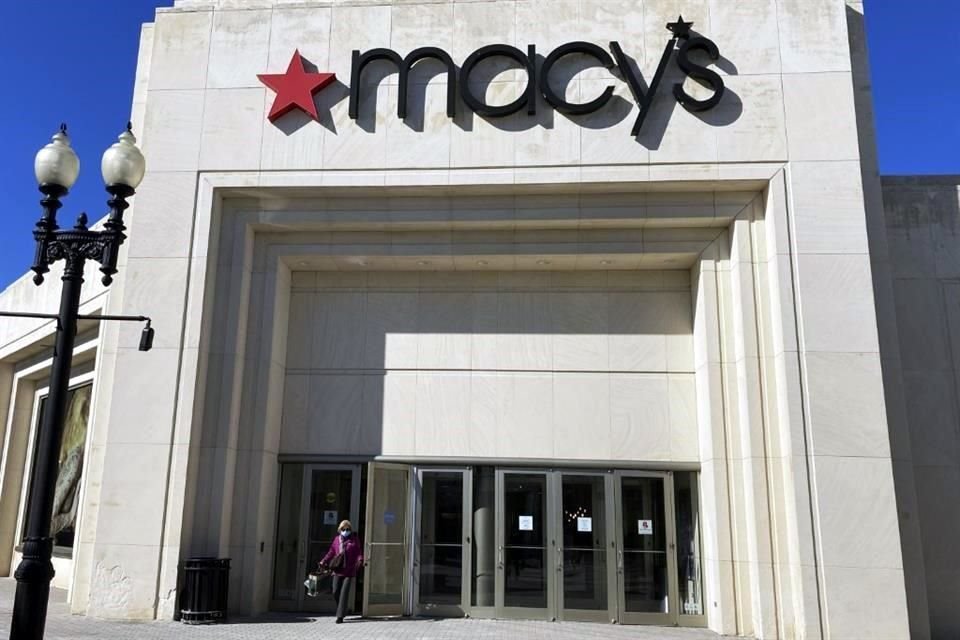 La demanda contra Macy's fue presentada el lunes ante el Tribunal de Cancillería de Delaware por un fondo para trabajadores municipales de Michigan que posee acciones de la cadena.