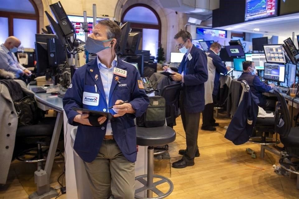 El martes, el Dow Jones cayó 1.42 por ciento, a 33 mil 596.61 puntos, el S&P cedió 1.01 por ciento, a 4 mil 304.76 nidades, y el Nasdaq restó 1.23 por ciento, a 13 mil 381.52 enteros.