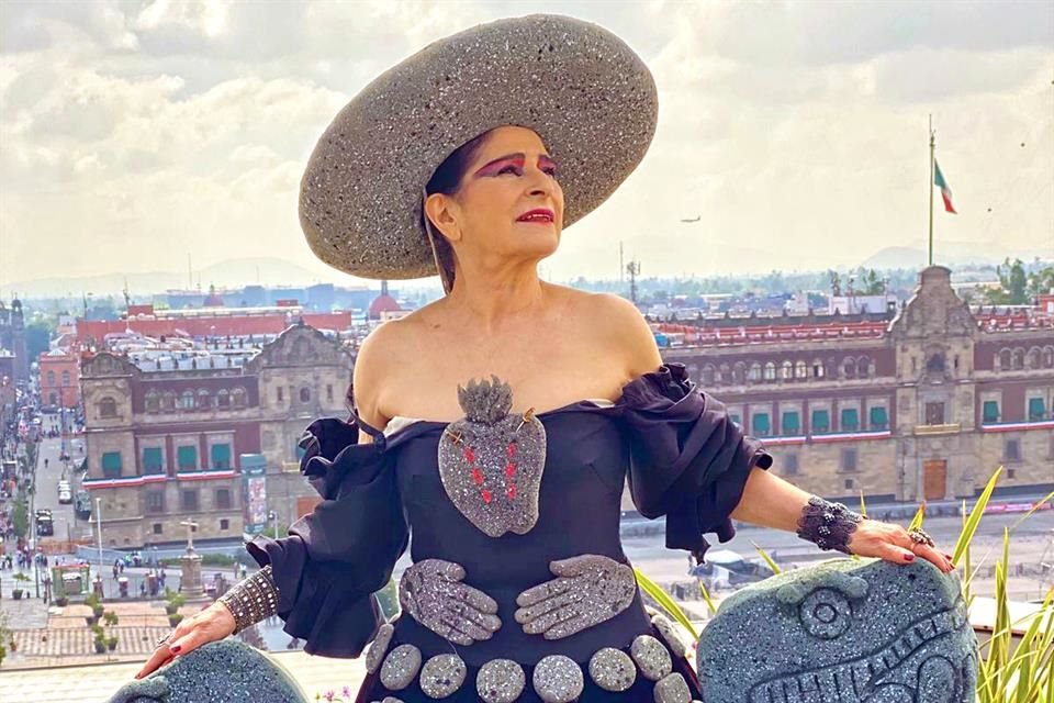La cantautora presentará 'Cabaret Histórico: La Pluma y La Espada' el 19 de marzo en el Teatro de la Ciudad Esperanza Iris.