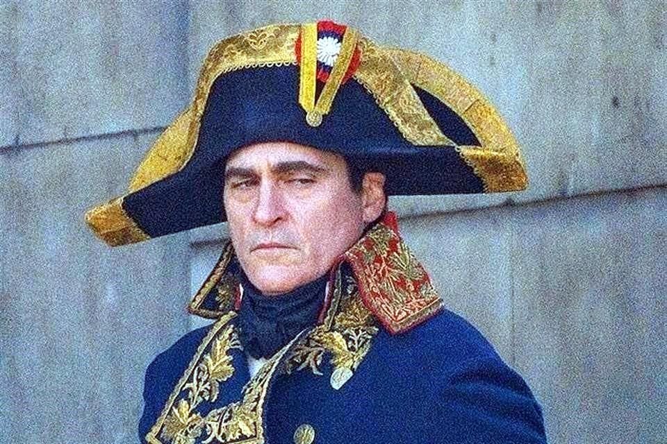 Joaquin Phoenix ahora como Napoleón.