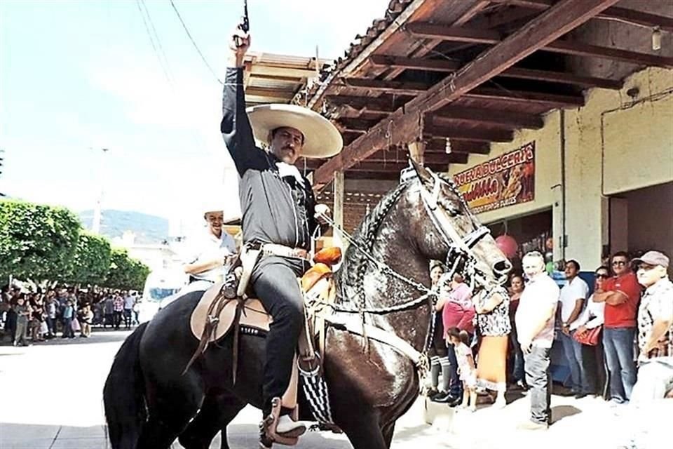 César Arturo Valencia Caballero, Alcalde de Aguililla, fue asesinado por hombres armados, confirmó Gobernador de Michoacán.