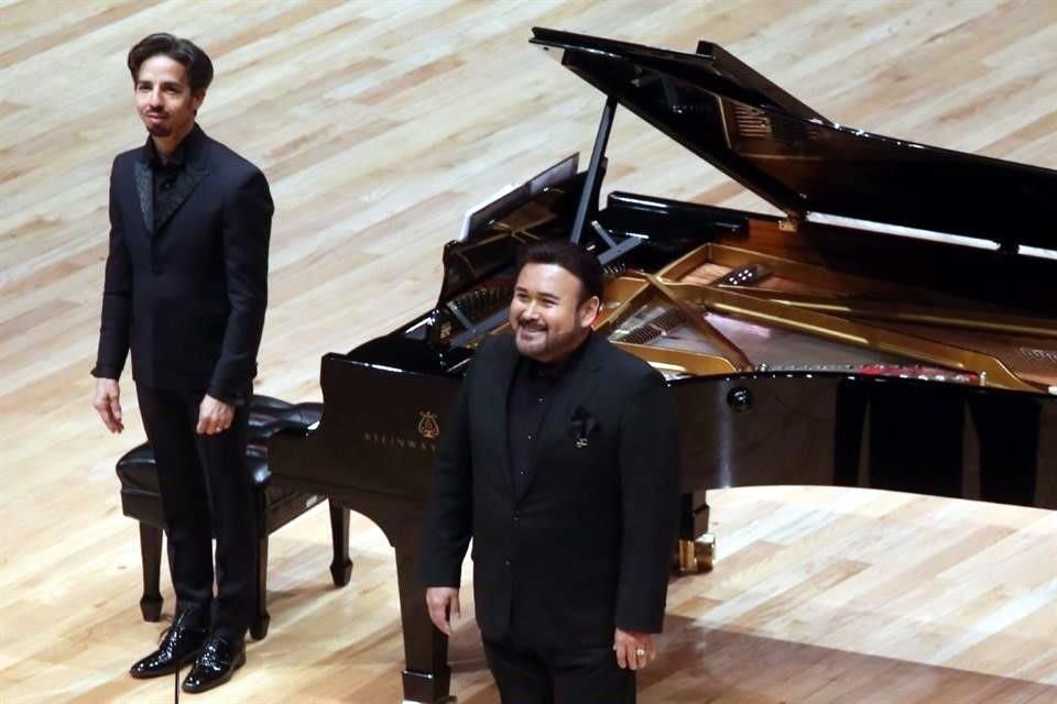 El pianista Ángel Rodríguez hizo mancuerna con el tenor Javier Camarena en el recital de la Sala Nezahualcóyotl del CCU.