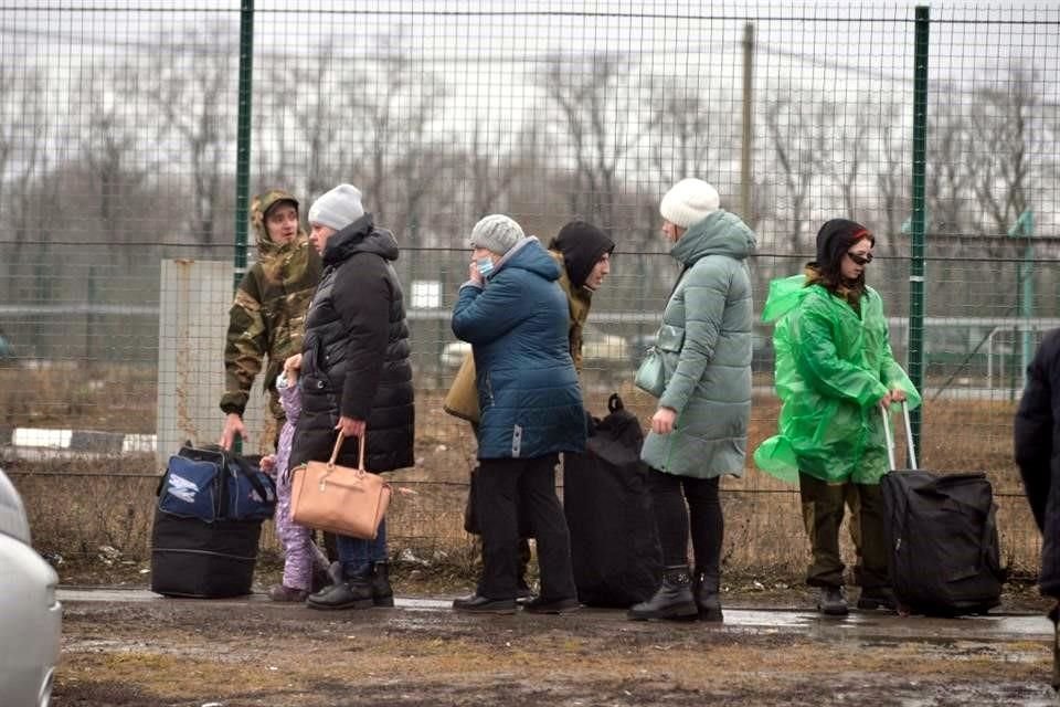 Unas 3 y medio millones de personas han salido de Ucrania hacia otros países.