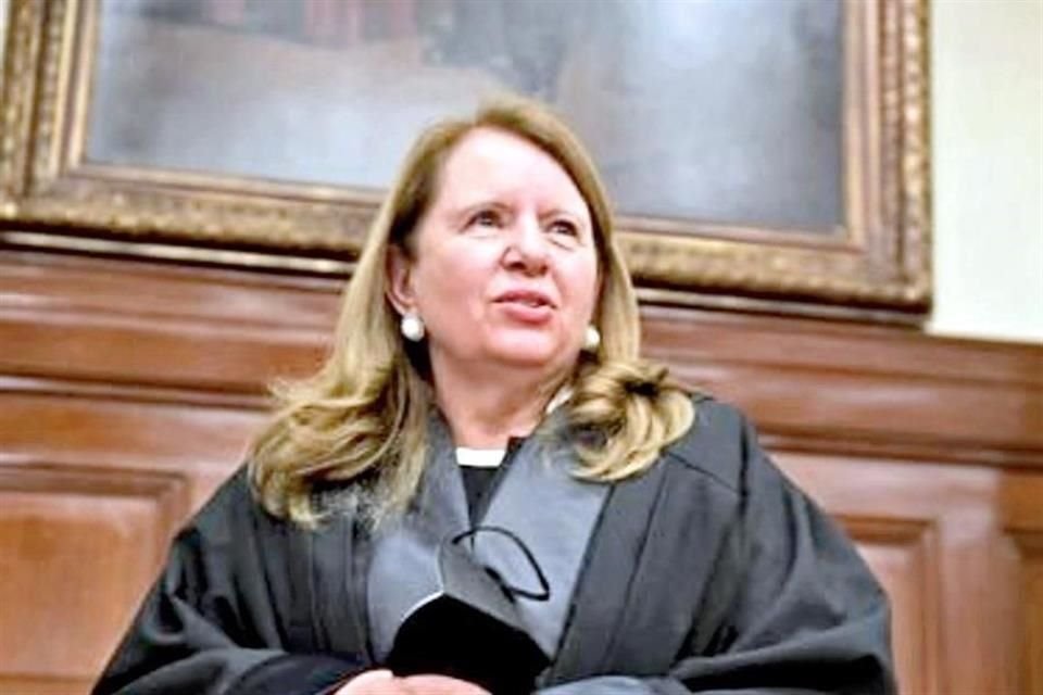 Loretta Ortiz, Ministra de la Suprema Corte.