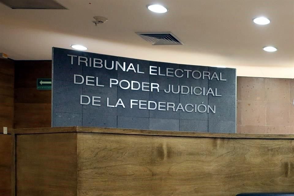 Sala Regional especializada del TEPJF declaró inexistentes actos anticipados de campaña de Claudia Sheinbaum, Adán Augusto y Gerardo Fernández Noroña por participar en diversos eventos públicos.