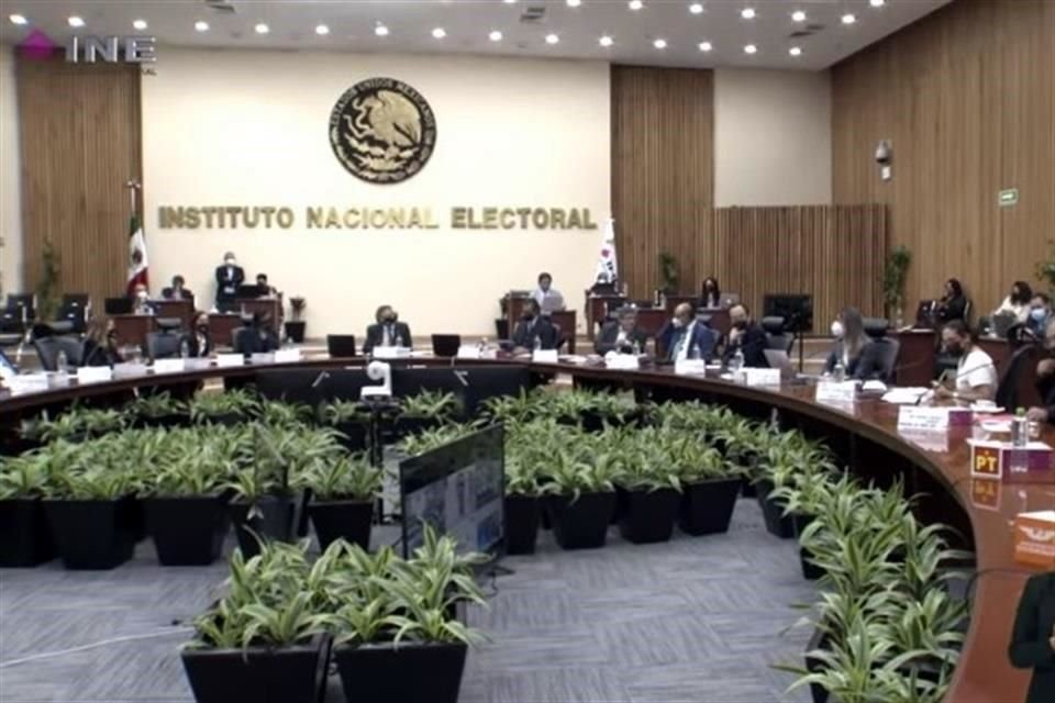 El Consejo General del INE aprobó más de 6 mil 633 mdp para financiamiento de los siete partidos políticos nacionales en 2023.