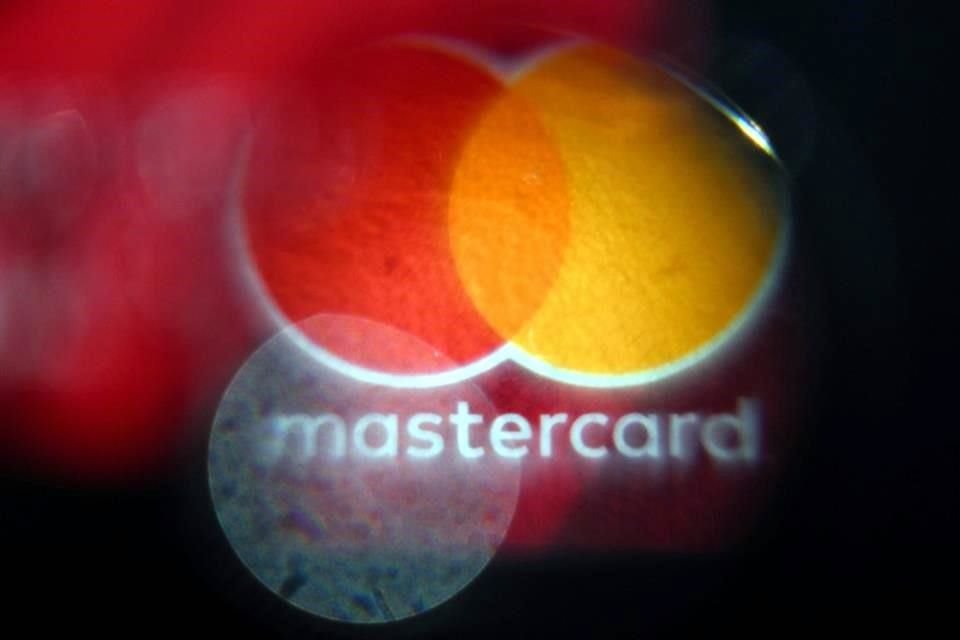 Mastercard lanzó un programa que permite a los minoristas ofrecer métodos de pago biométricos, como reconocimiento facial y escaneo de huellas dactilares.