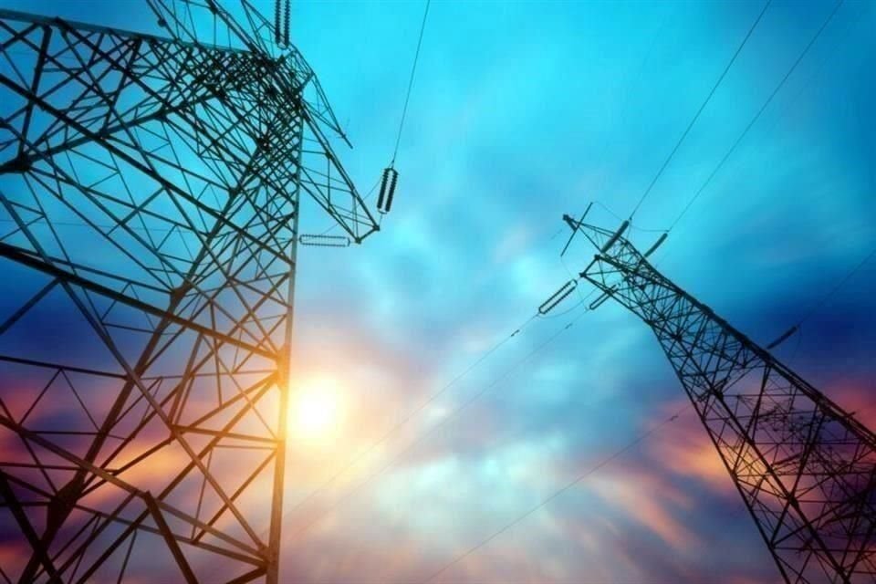 El 7 de abril, siete de los once Ministros afirmaron que la reforma eléctrica violaba el régimen de libre competencia en generación y comercialización de energía.