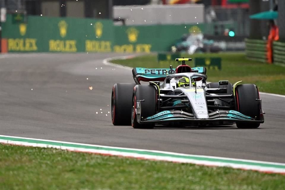 Lewis Hamilton sigue con su complicado inicio de temporada.