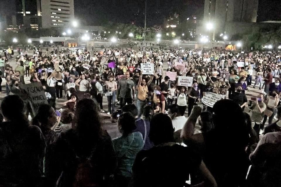 En paz, claman justicia. Cientos de mujeres salieron ayer pacficamente en Monterrey a marchar contra desapariciones y contra la versin inicial de que la muerte de Debanhi habra sido un accidente.