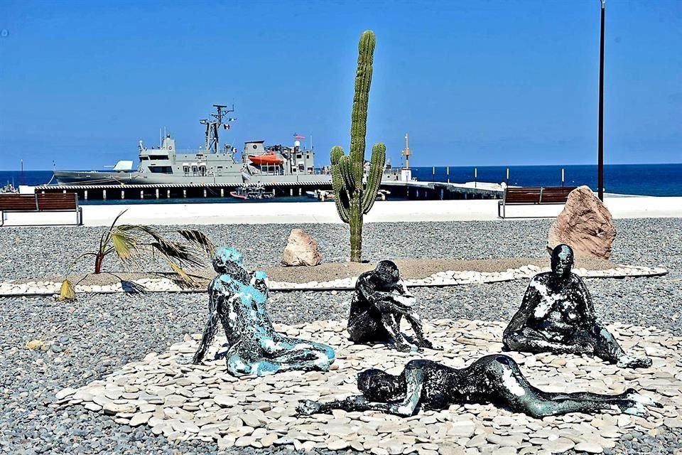 El Centro Turístico Islas Marías cuenta con miradores, la Plaza Malecón, la Palapa Mirador, fuente de sodas, la Plaza 'Benito Juárez' y la Casa de Gobierno.