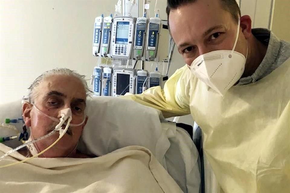 David Bennett en el Centro Médico de la Universidad de Maryland cinco días después de haber recibido el trasplante de corazón de un cerdo, lo acompaña su hijo.