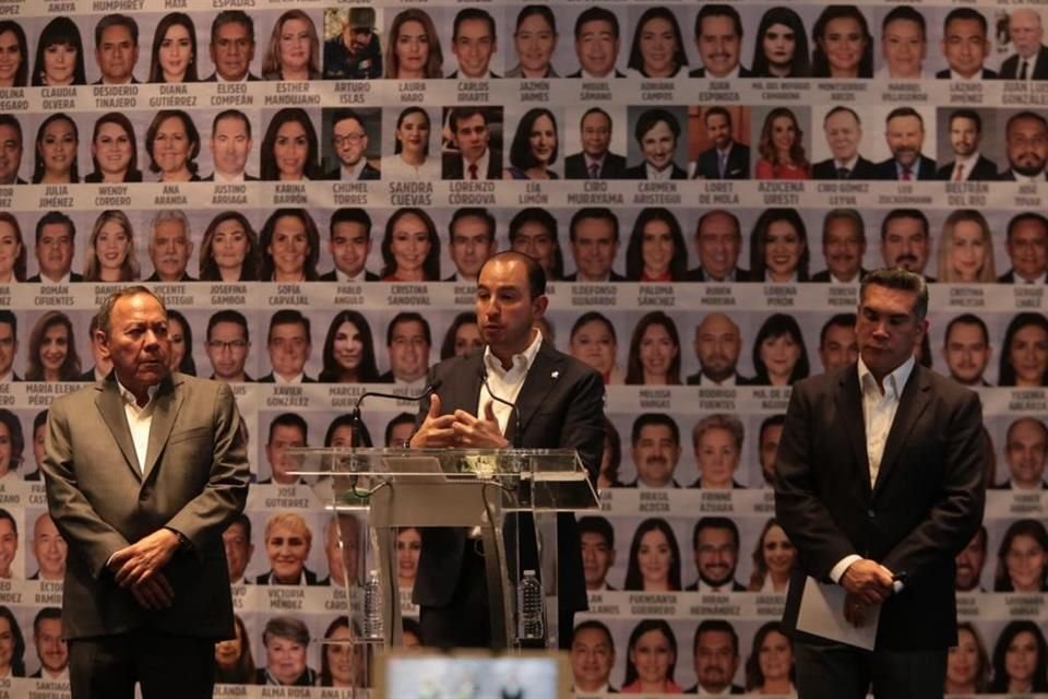 Jesús Zambrano, Marko Cortés y Alejandro Moreno, dirigentes de PRD, PAN y PRI, respectivamente.