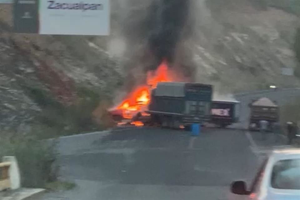Se registró un ataque contra agentes de la FGJEM en la zona de Sultepec, Temascaltepec y Coatepec Harinas, en donde se incendiaron vehículos y  bloquearon caminos con camiones.